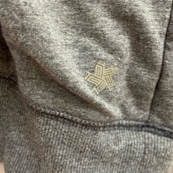 TEK GEAR gray athletic wrap shirt with hoodie..  M - Picture 3 of 5